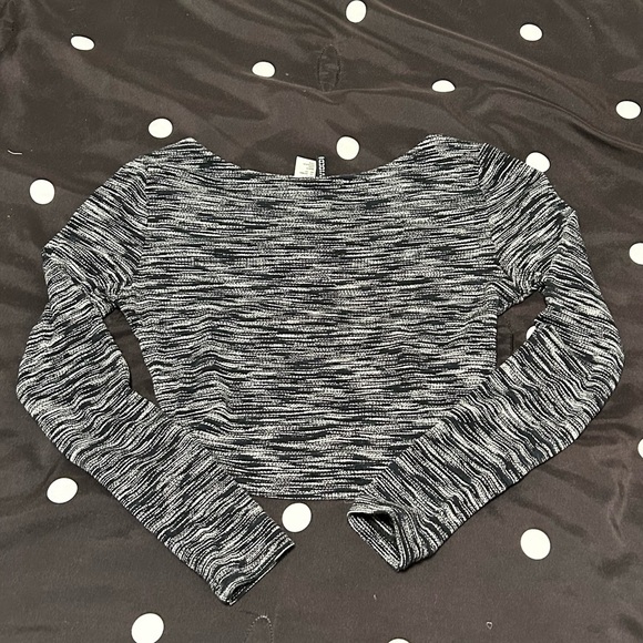 H&M Heathered Long Sleeve Crop Top - Picture 3 of 3
